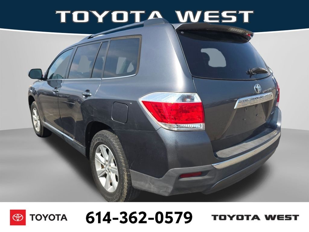 Used 2013 Gray Toyota SE image 4