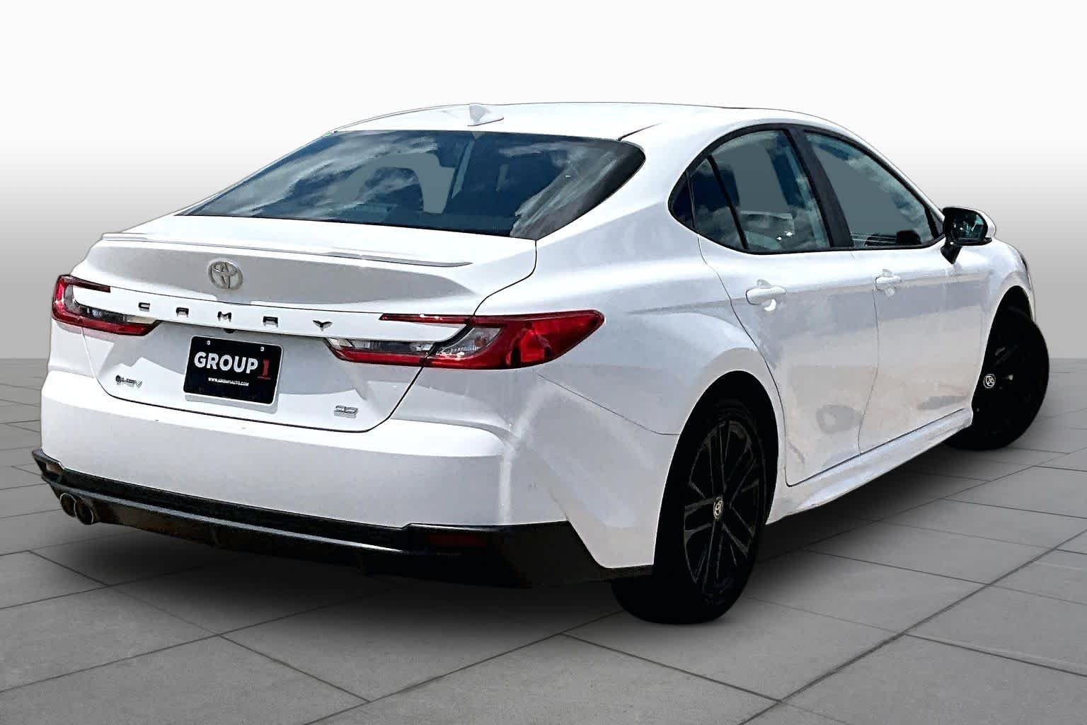 Used 2025 Ice Cap Toyota SE image 13