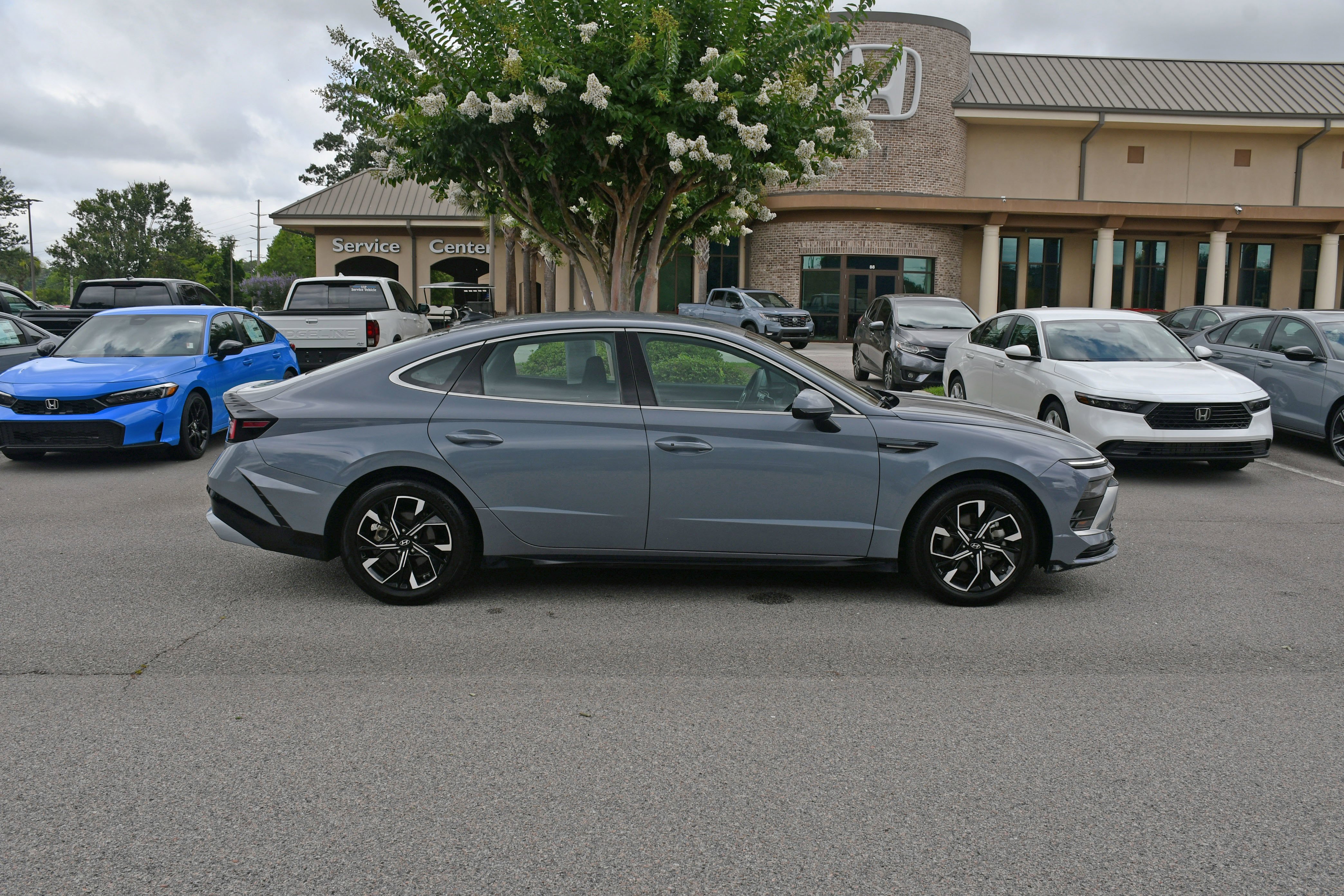 Used 2025 Blue Hyundai SEL image 5