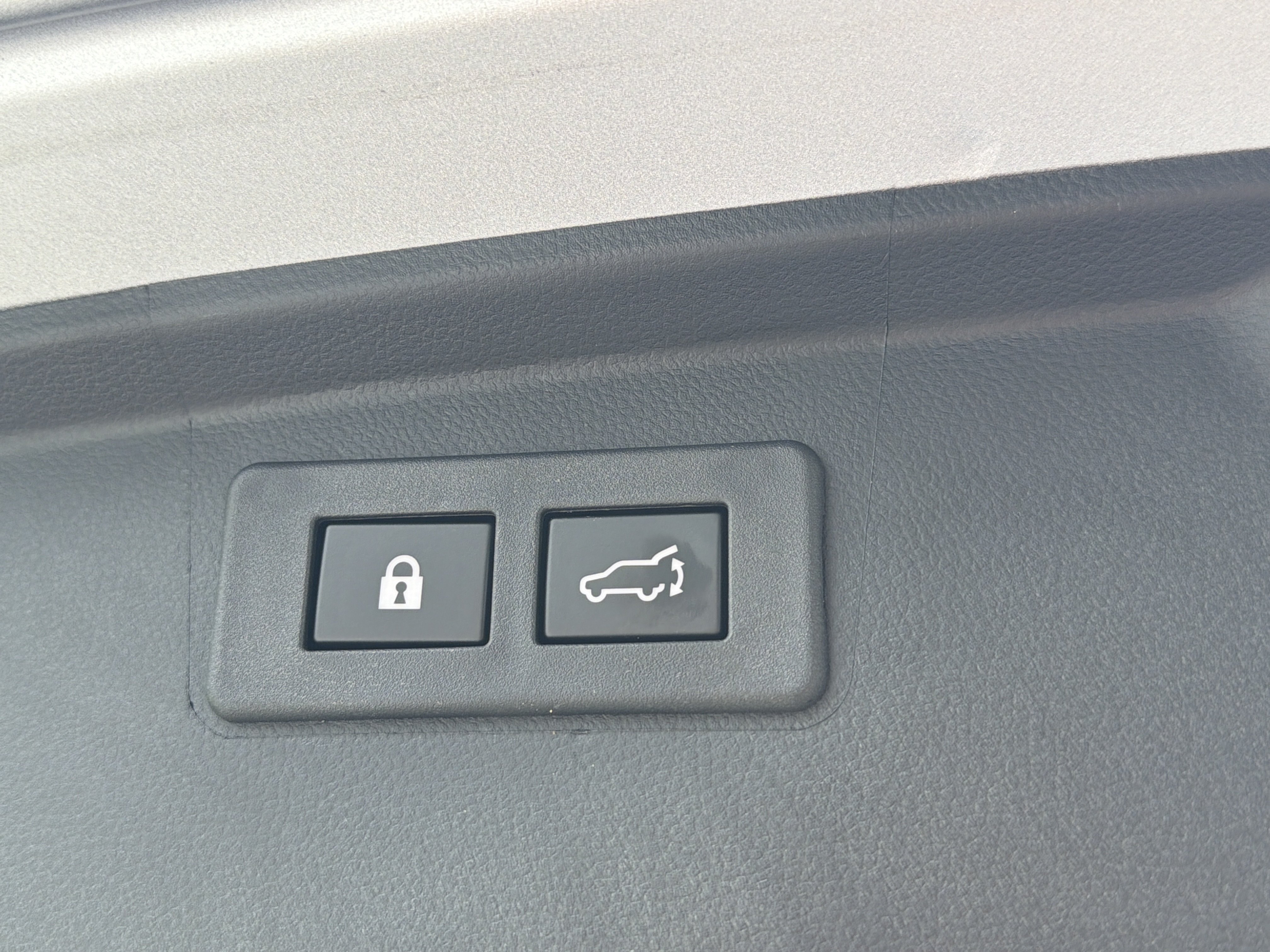 Certified Used 2025 Ice Silver Metallic Subaru Limited image 15