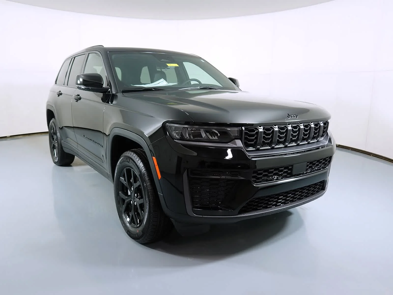 2026 Jeep Grand Cherokee Laredo Altitude