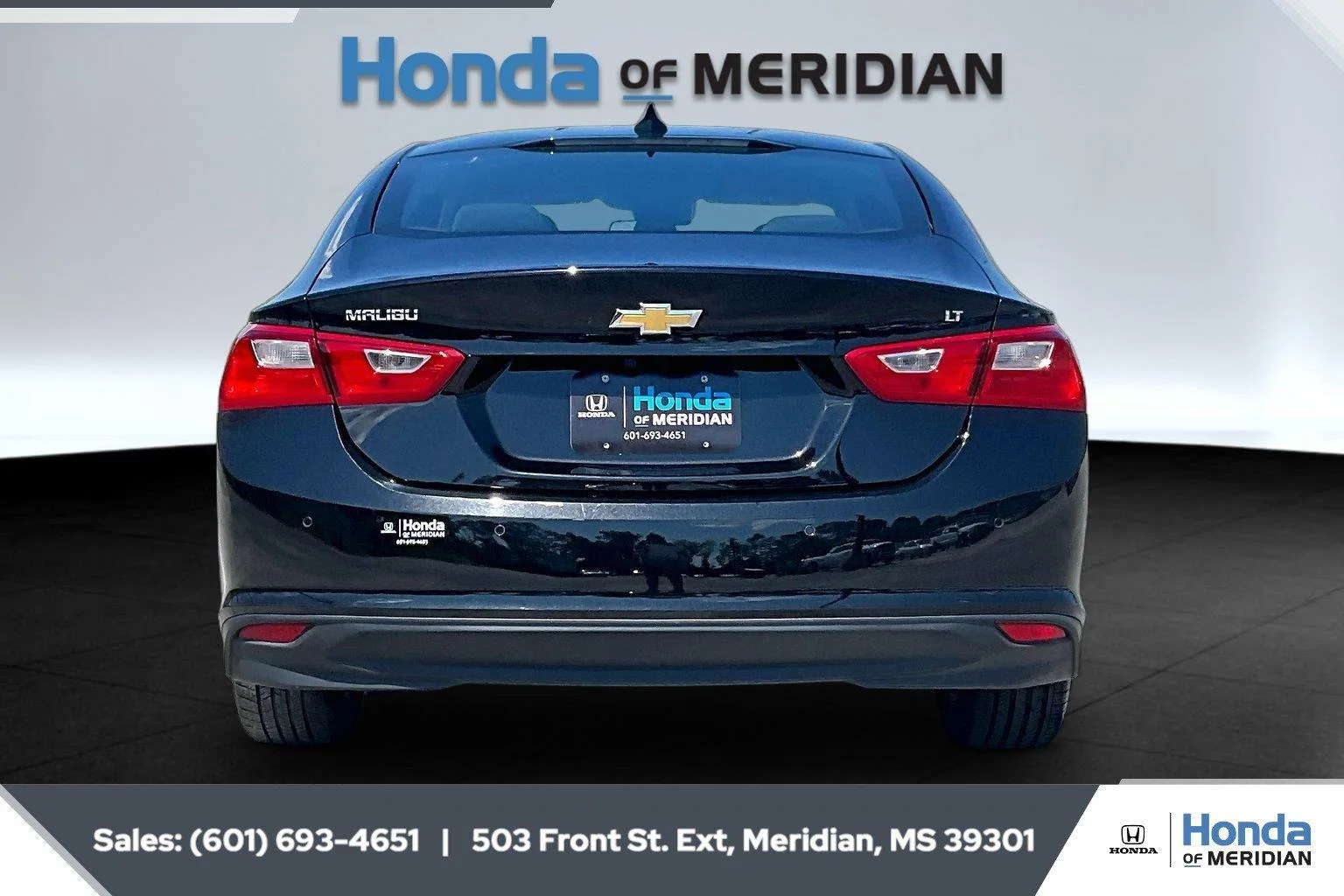 Used 2025 Mosaic Black Metallic Chevrolet LT image 4
