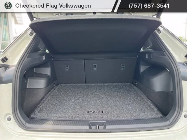 New 2026 Sandstone Volkswagen SE R-Line Black image 33