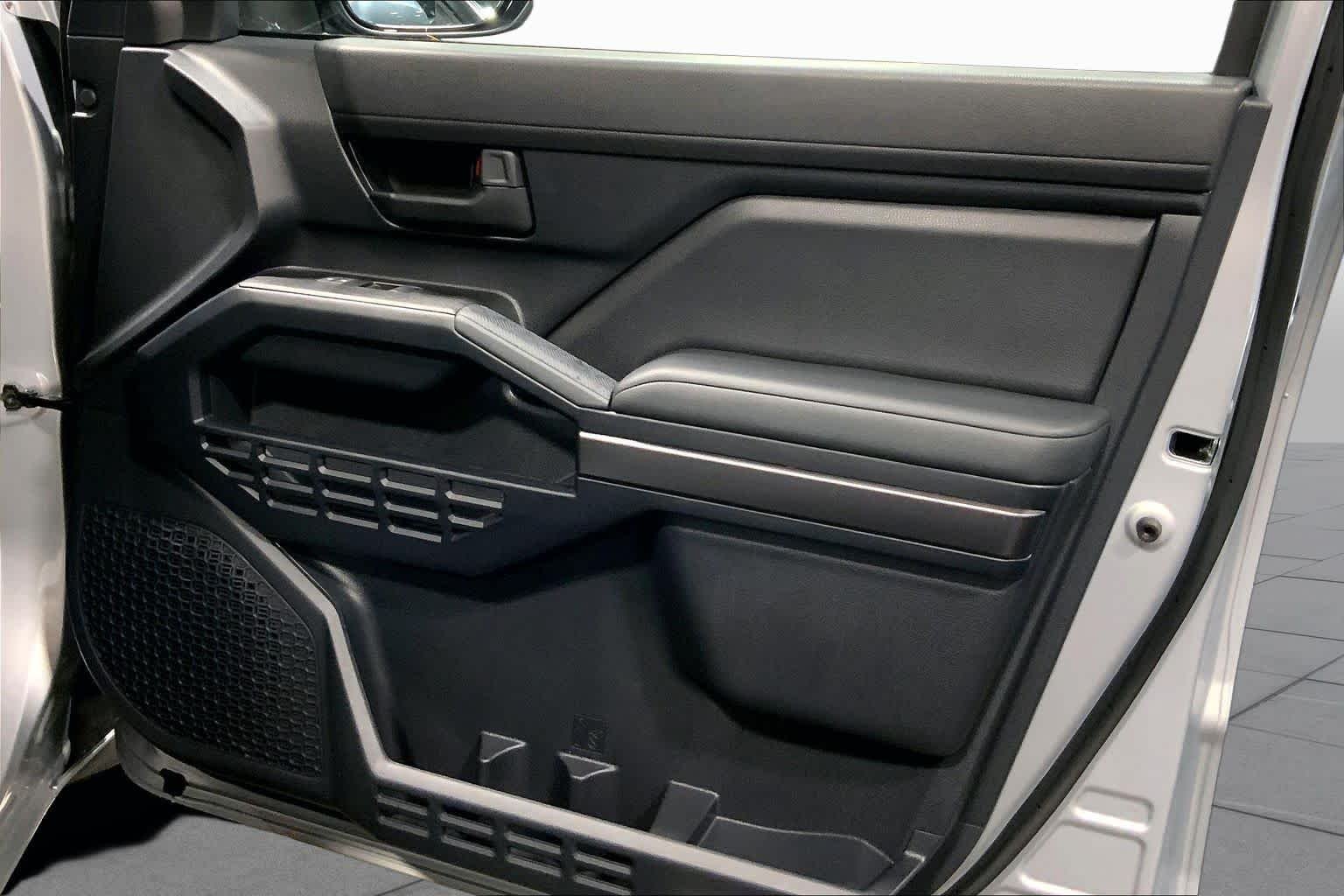 Used 2025 Cutting Edge Toyota SR5 image 23