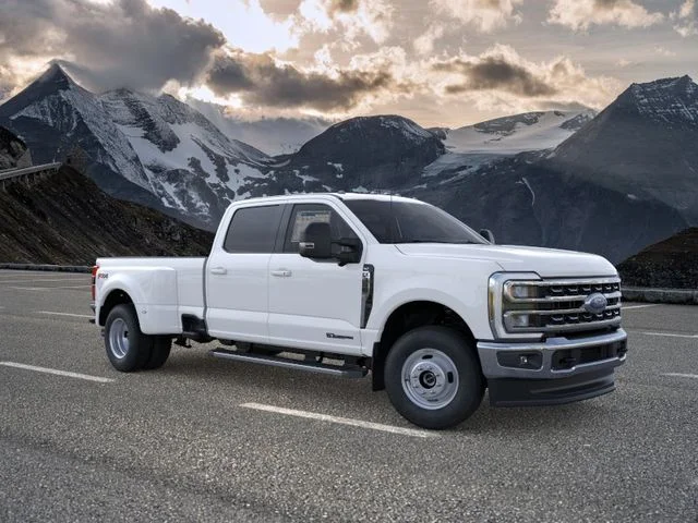 New 2026 Oxford White Ford XLT image 7