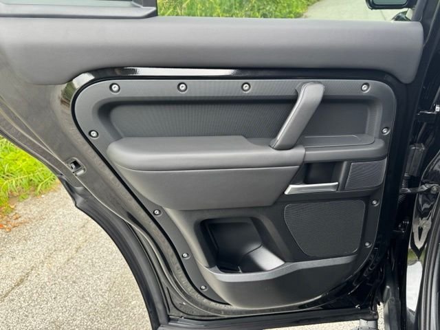New 2026 Santorini Black Land Rover X-Dynamic SE image 11