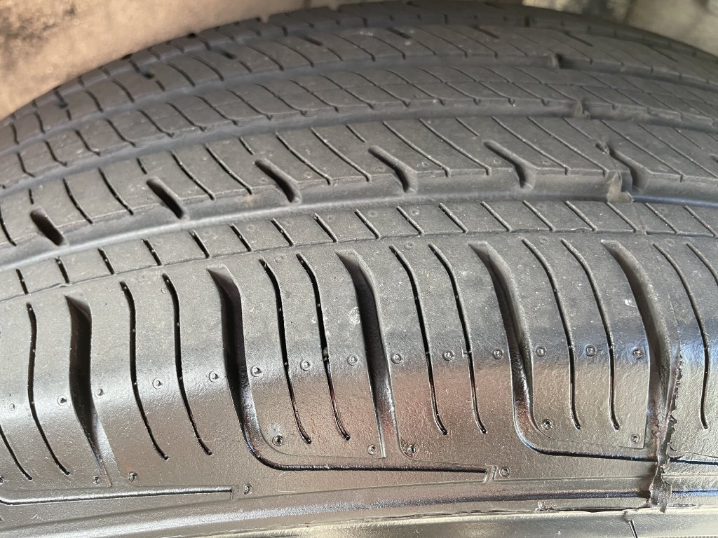 Used 2025 Midnight Black Metallic Toyota XLE image 30