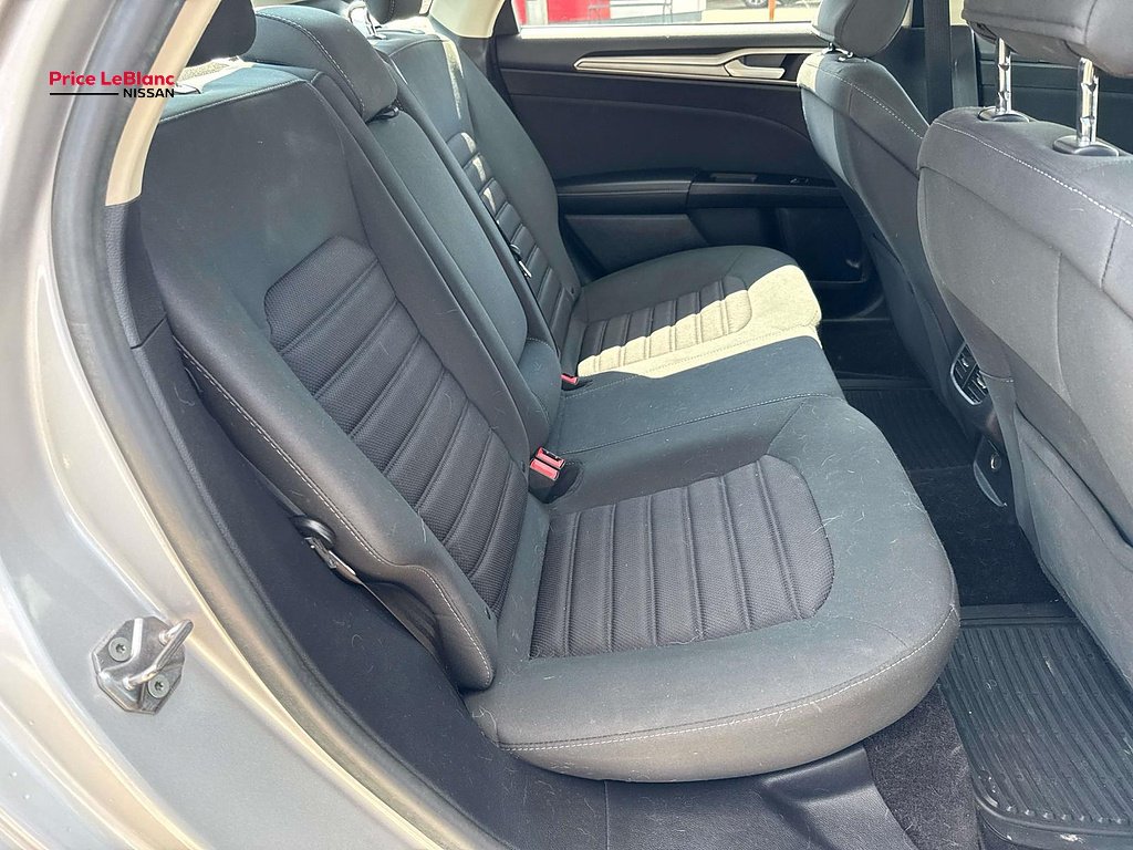 Used 2017 Ingot Silver Ford SE image 9