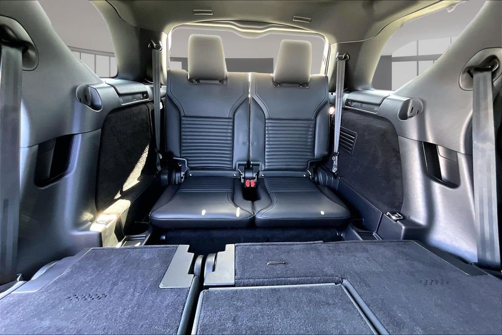 New 2026 CARPATHIAN GREY Land Rover S image 11