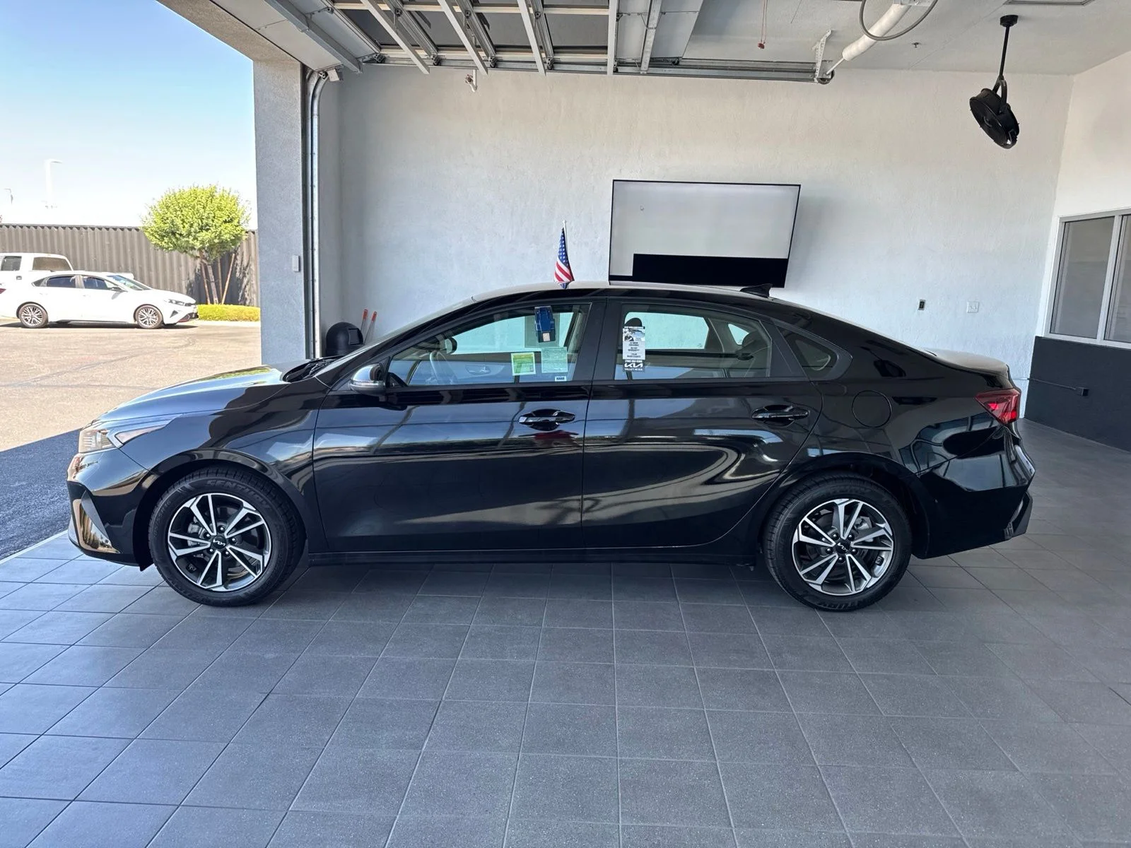 Used 2023 Aurora Black Pearl Kia LXS image 11