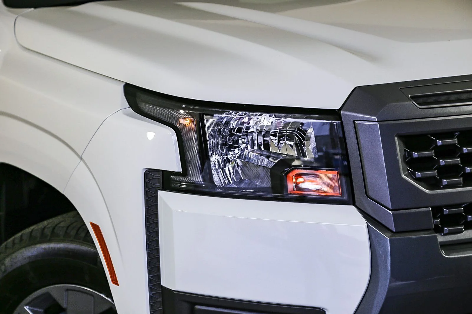 2025 Nissan Frontier SV - Photo 2