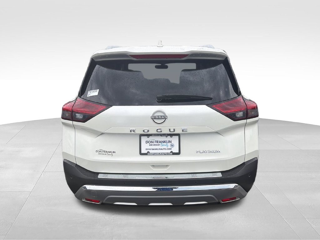 Used 2023 White Nissan Platinum image 5