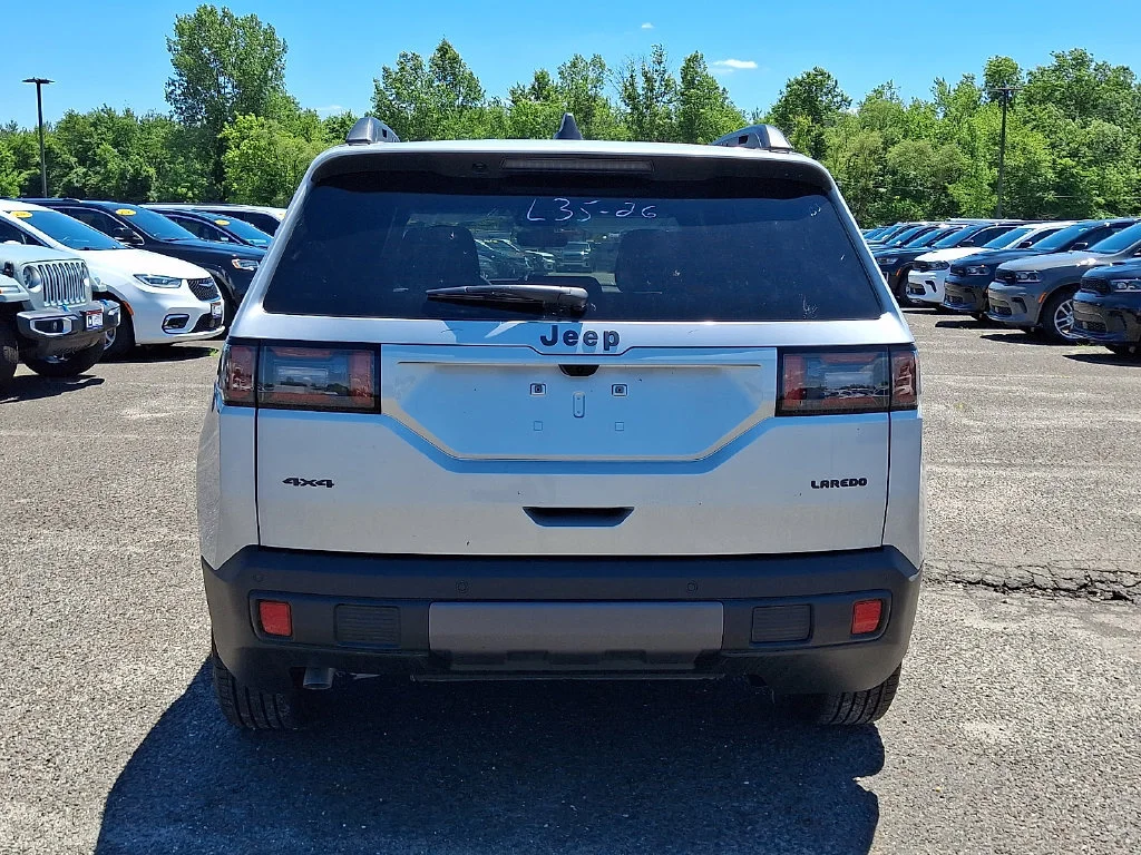 New 2026 Silver Zynith Clear-Coat Exterior Paint Jeep Laredo image 7