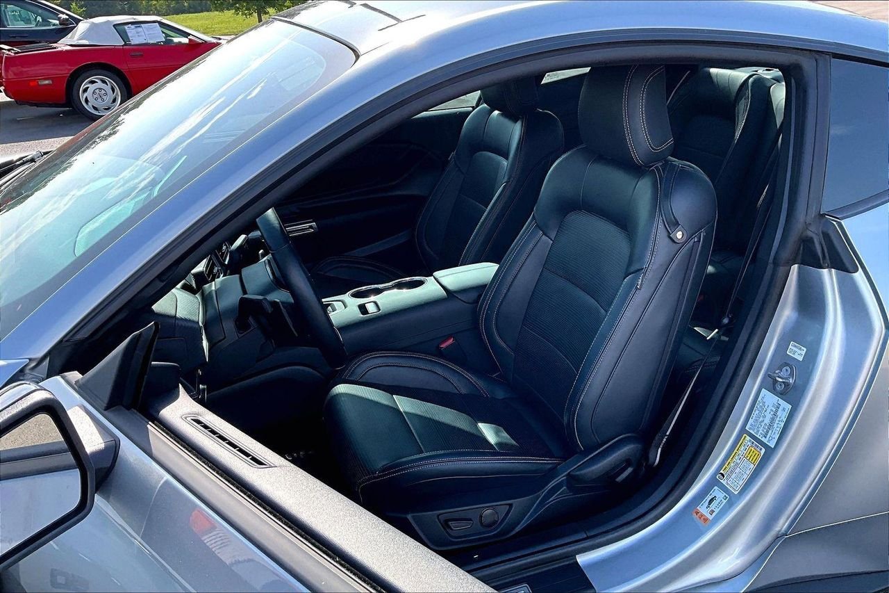 Used 2025 Iconic Silver Metallic Ford GT Premium Fastback image 23