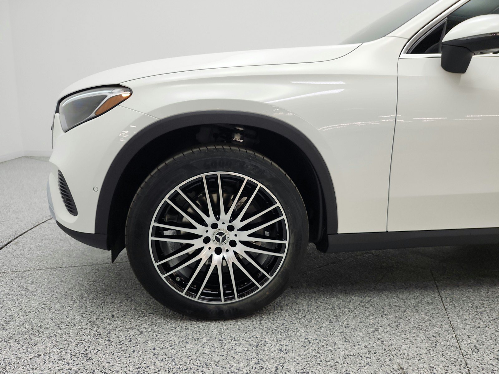 New 2027 Polar White Mercedes-Benz GLC 300 SUV image 36