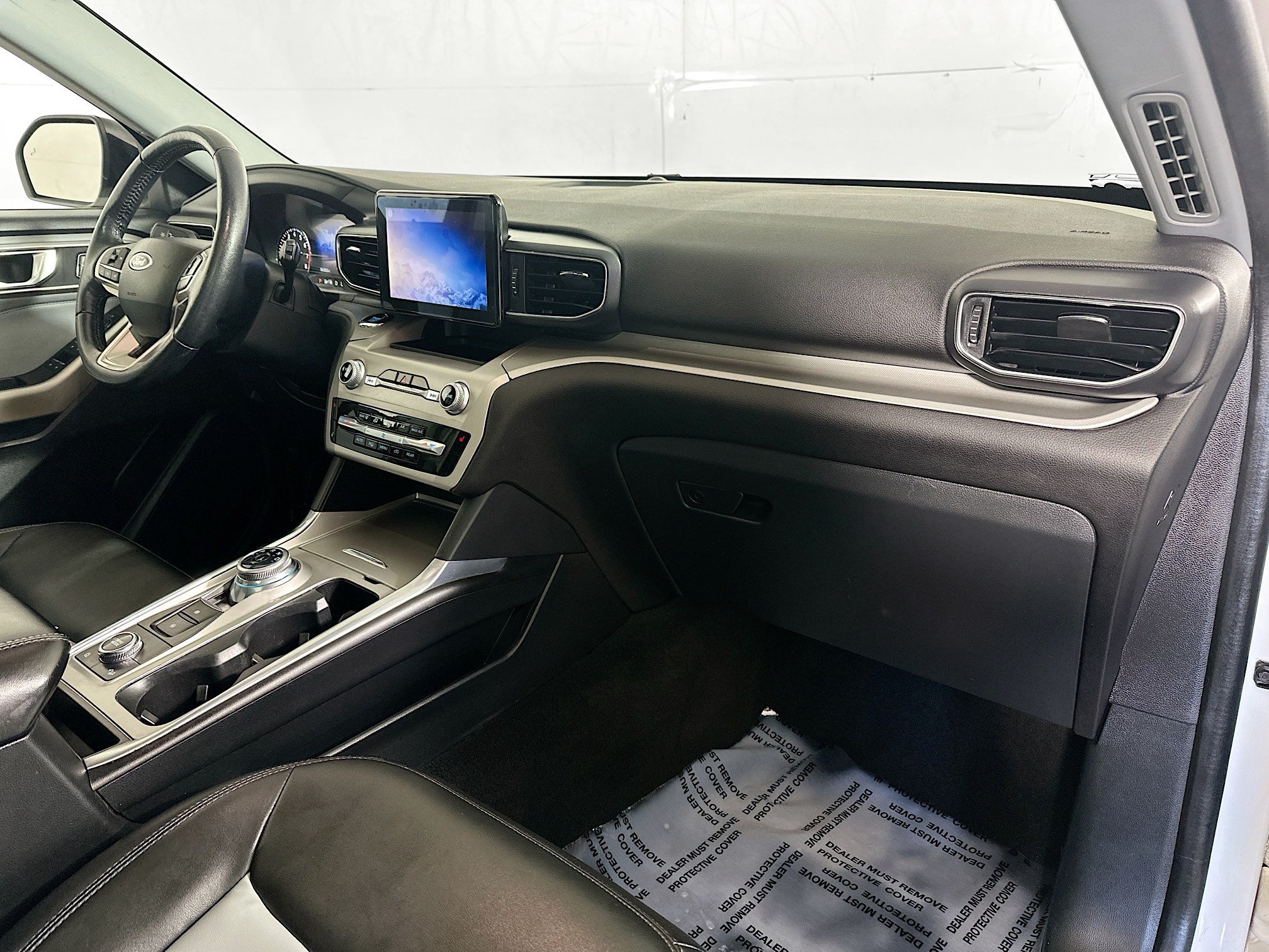 Used 2022 White Metallic Ford XLT image 30