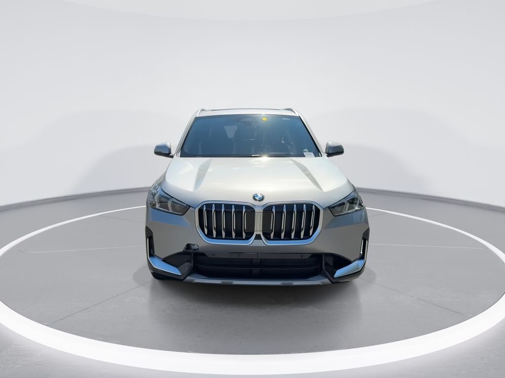 New 2027 Space Silver Metallic BMW xDrive28i image 3