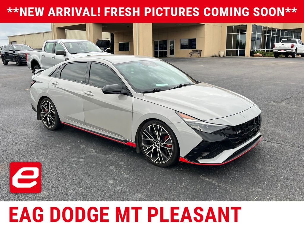 Used 2022 Gray Hyundai Base image 1