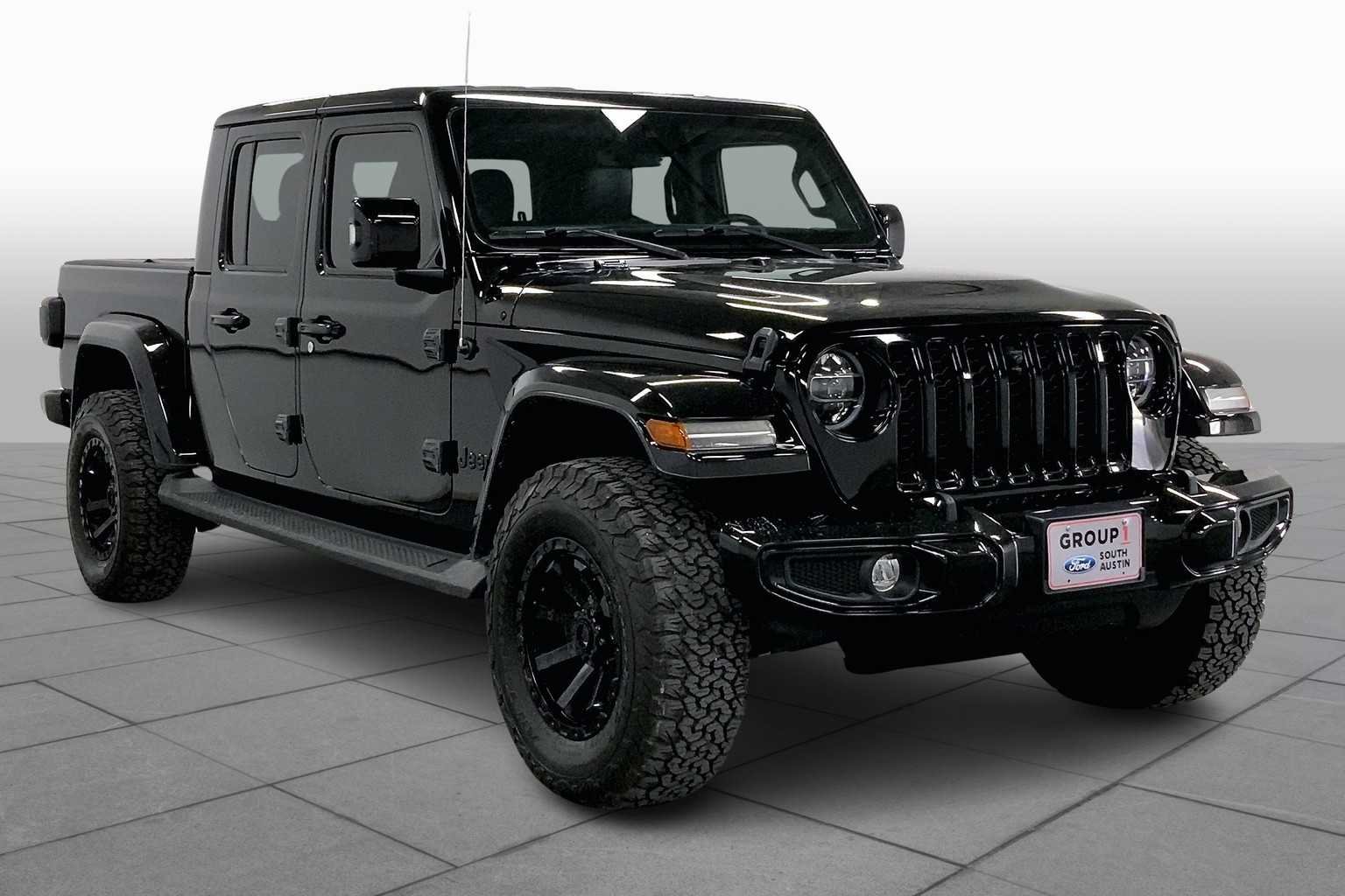 Used 2022 Black Clearcoat Jeep High Altitude image 4