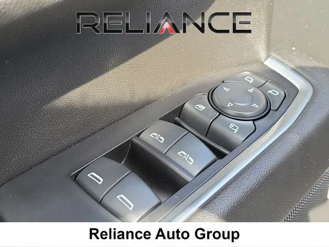 Used 2023 Silver GMC SLT image 19