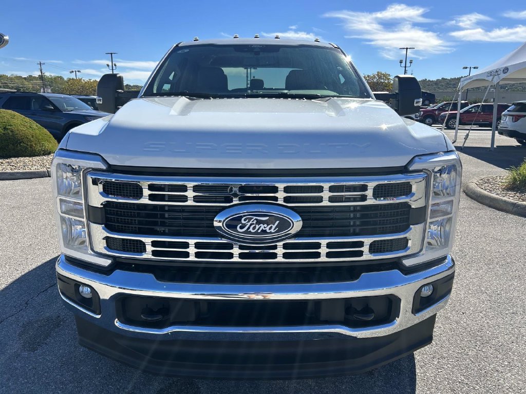New 2027 Oxford White Ford F-250® XLT image 9