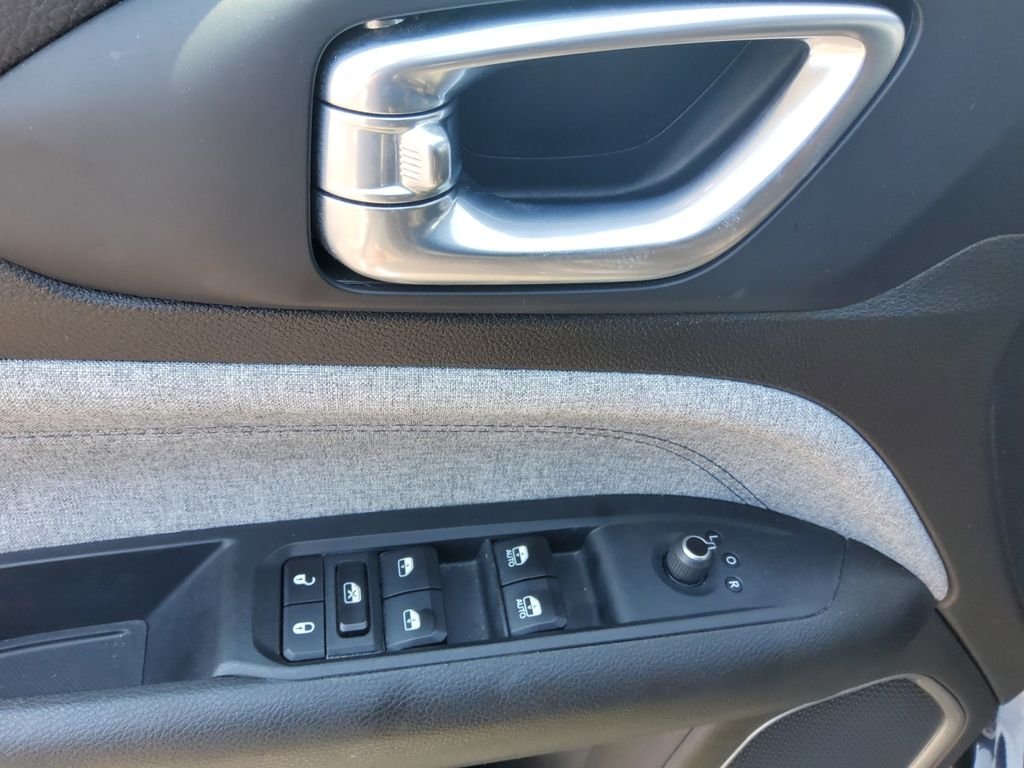 Used 2024 Black Jeep Latitude image 12
