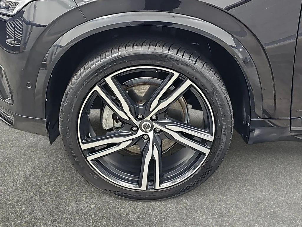 Used 2017 Black Volvo T6 R-Design image 34
