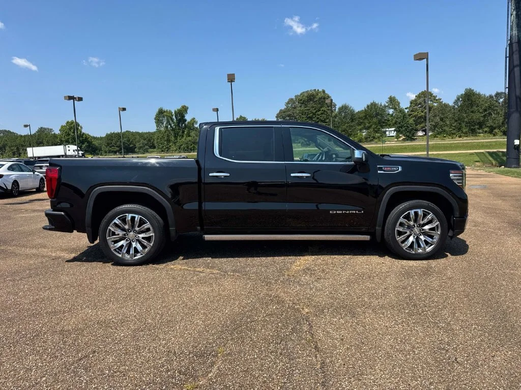 Used 2024 Black GMC Denali image 10