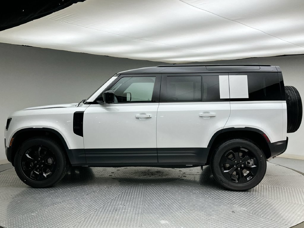 New 2026 Fuji White Land Rover S image 2