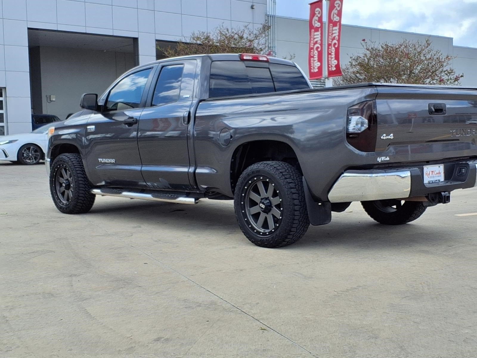 Used 2017 MAGNETIC GRAY MET Toyota SR5 image 7