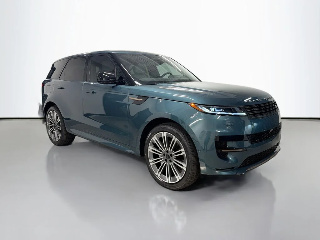 New 2026 Giola Green Metallic Land Rover Dynamic SE image 7