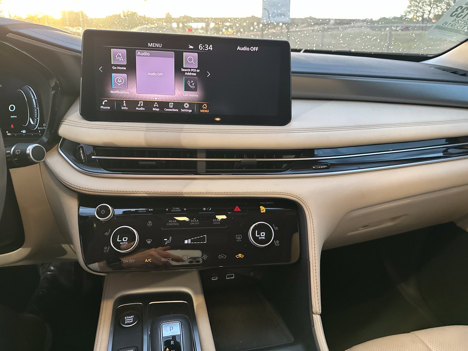 Used 2024 White INFINITI LUXE image 20