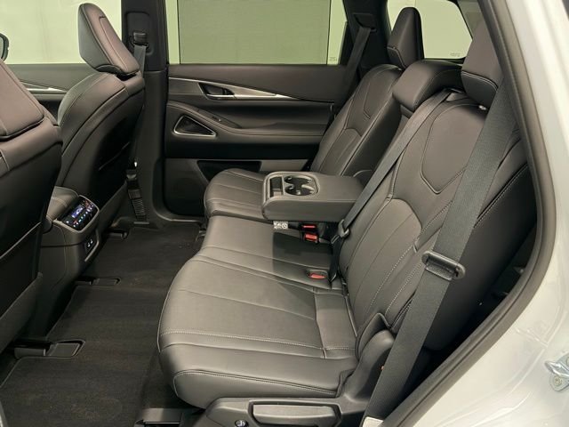 New 2026 RADIANT WHITE INFINITI Luxe FWD image 19