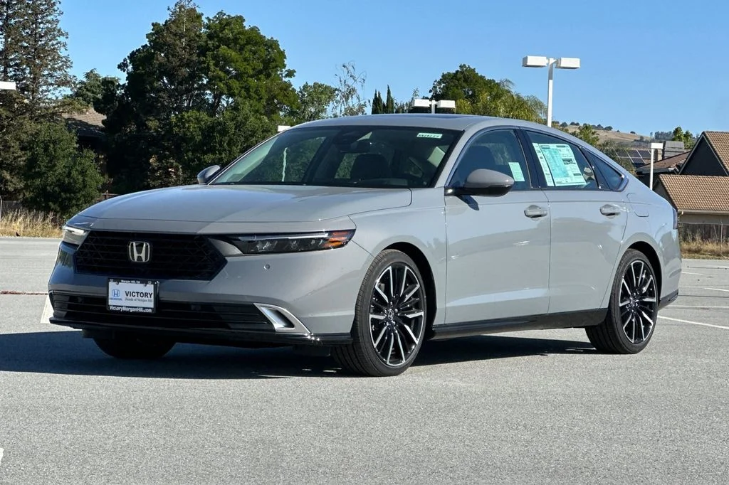 New 2026 Urban Gray Pearl Honda Touring image 8