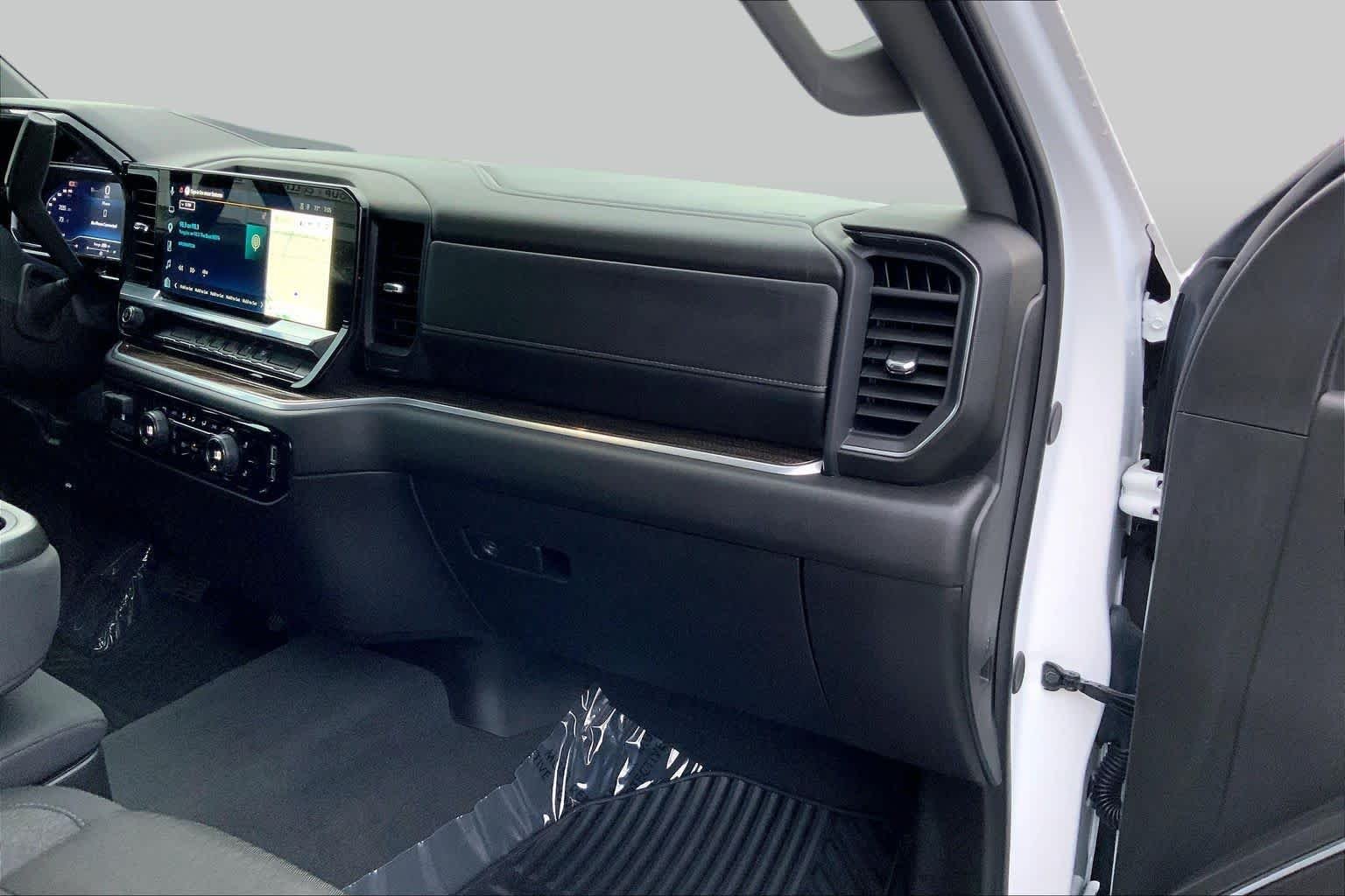 Used 2025 Summit White Chevrolet LT image 18