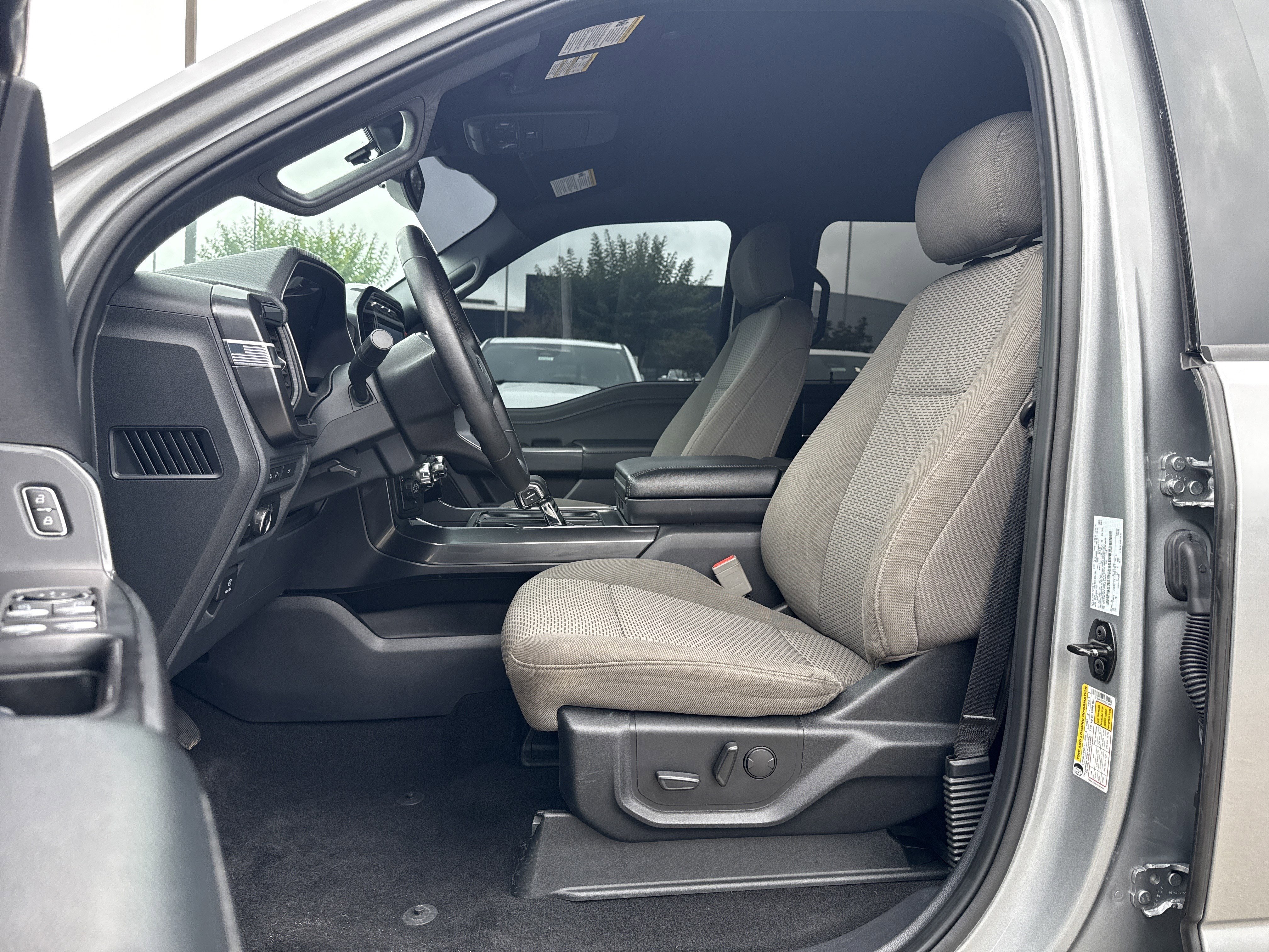 Used 2023 Silver Ford  image 9
