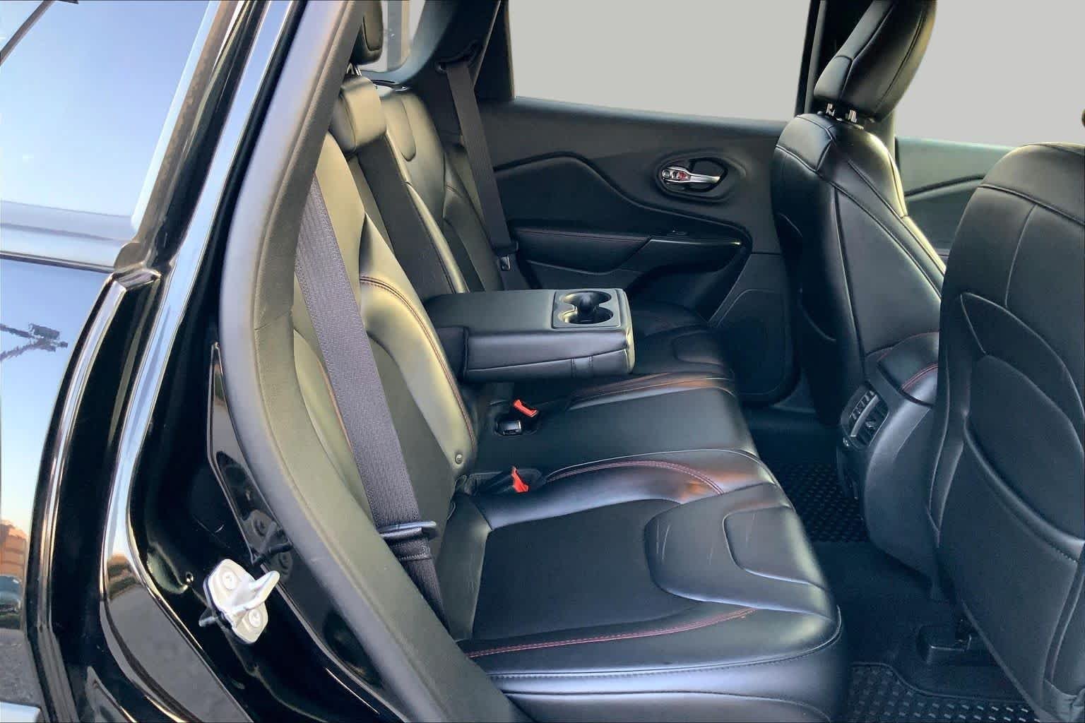 Used 2019 Diamond Black Crystal Pearlcoat Jeep Trailhawk image 18