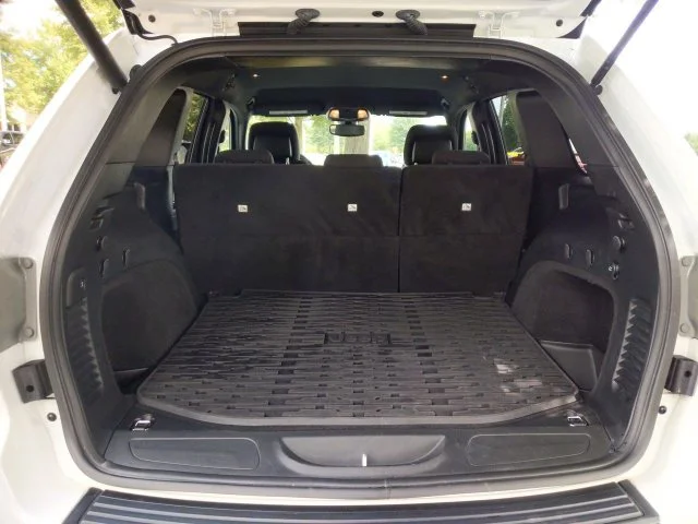 Used 2018 White Jeep Laredo E image 32