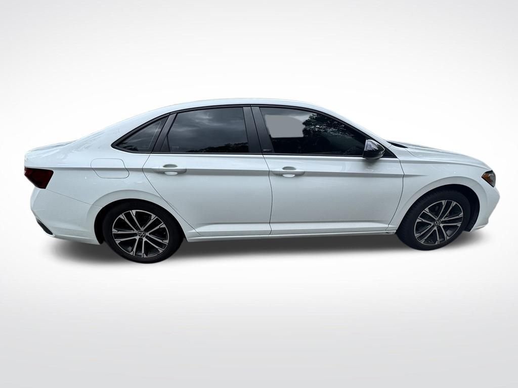 Used 2024 White Volkswagen 1.5T Sport image 3