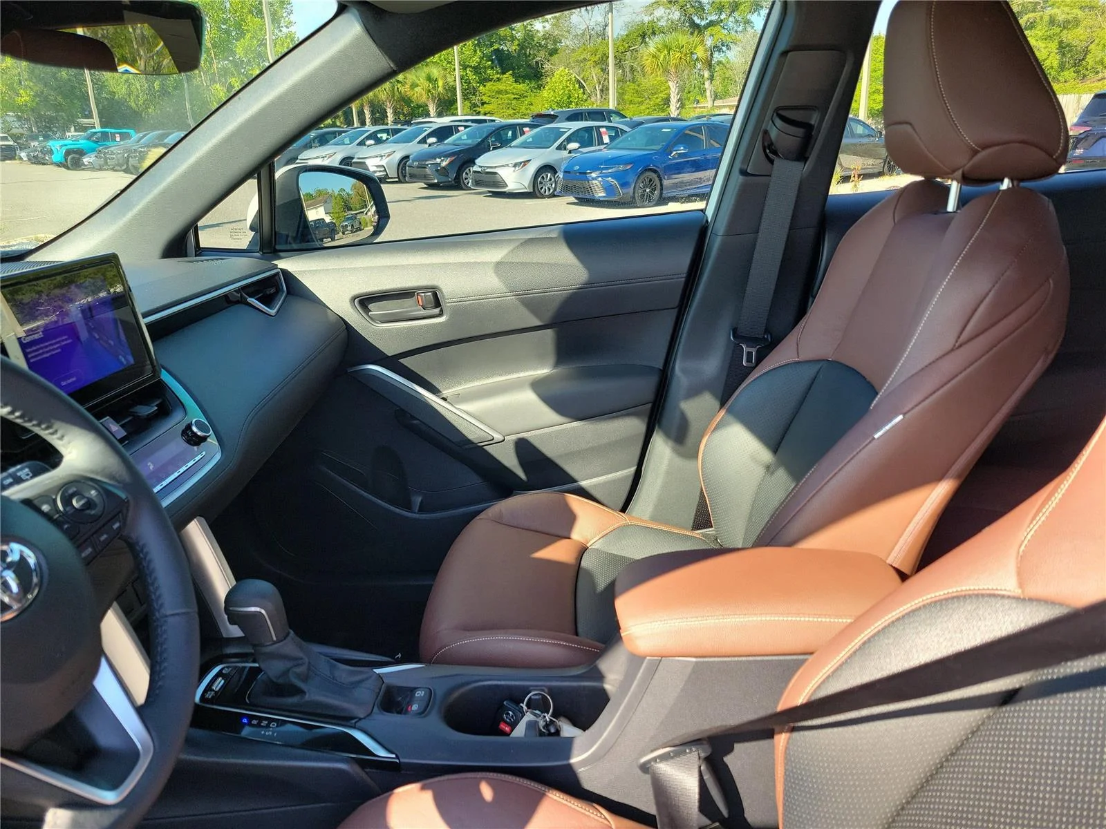 Used 2024 Wind Chill Pearl Toyota Hybrid SE image 19