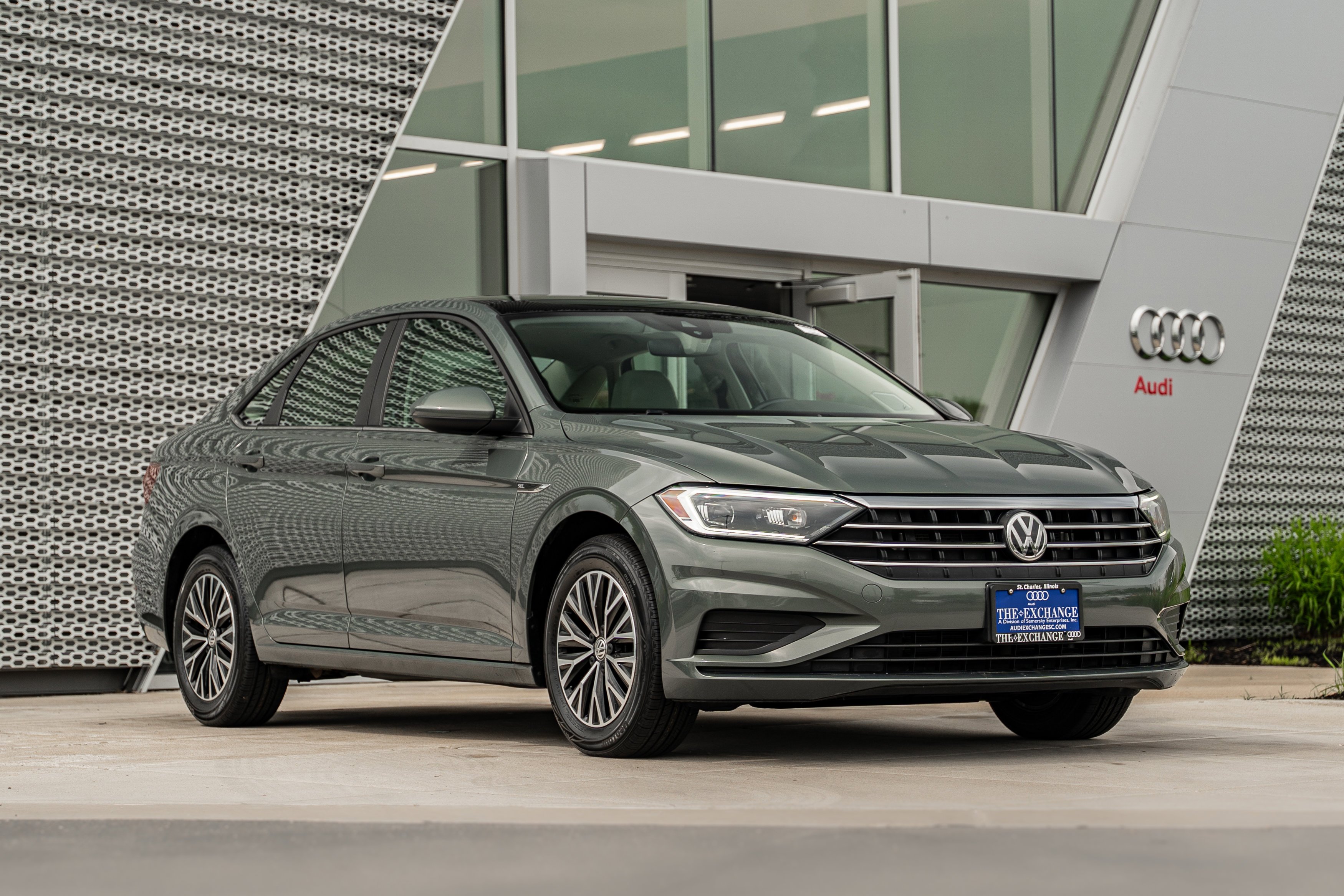 Used 2019 Sage Green Metallic Volkswagen SEL image 1