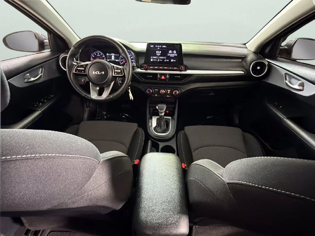 Used 2024  Kia LXS image 32