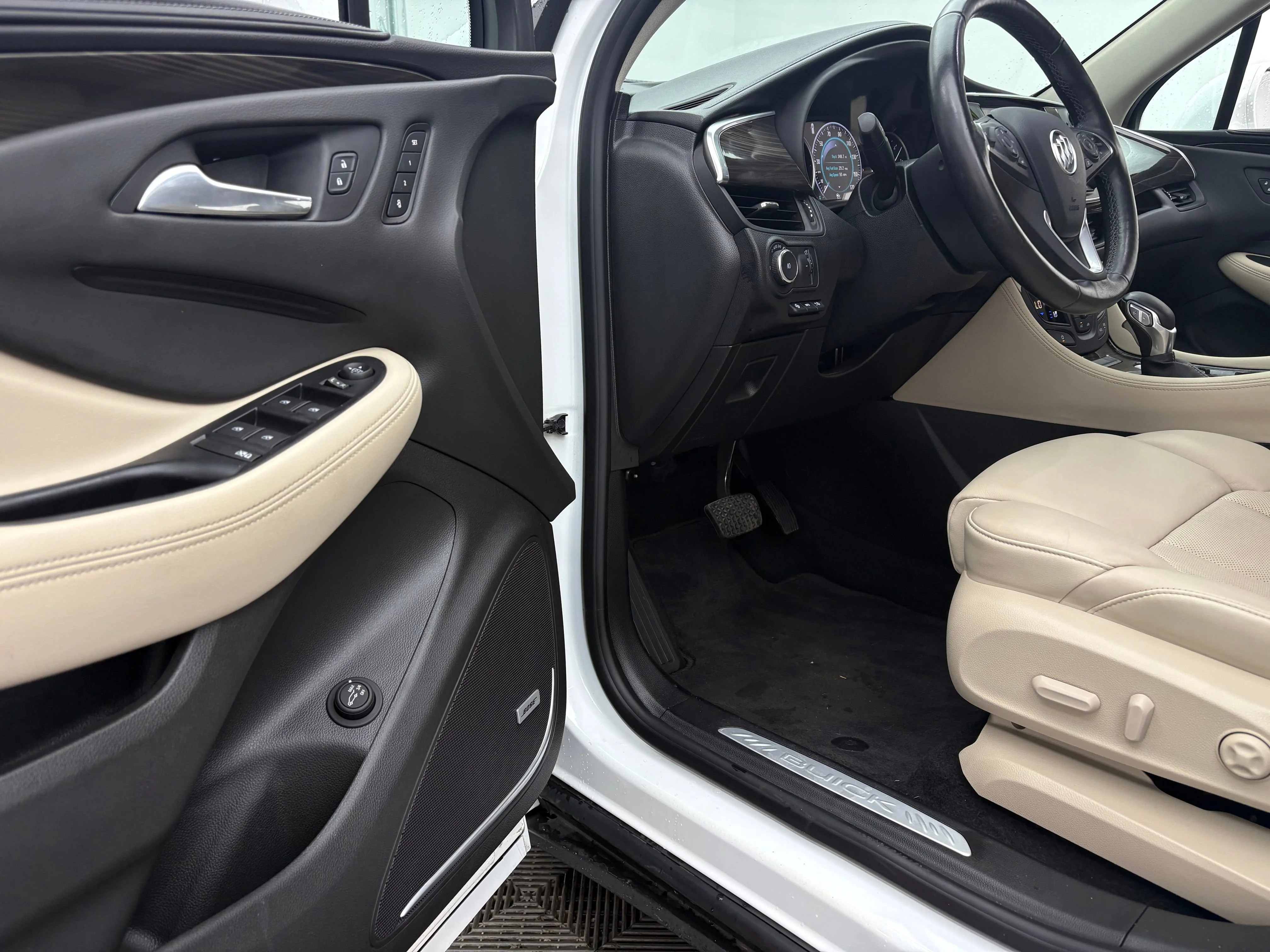 Used 2020 SUMMIT WHITE Buick Premium II image 15