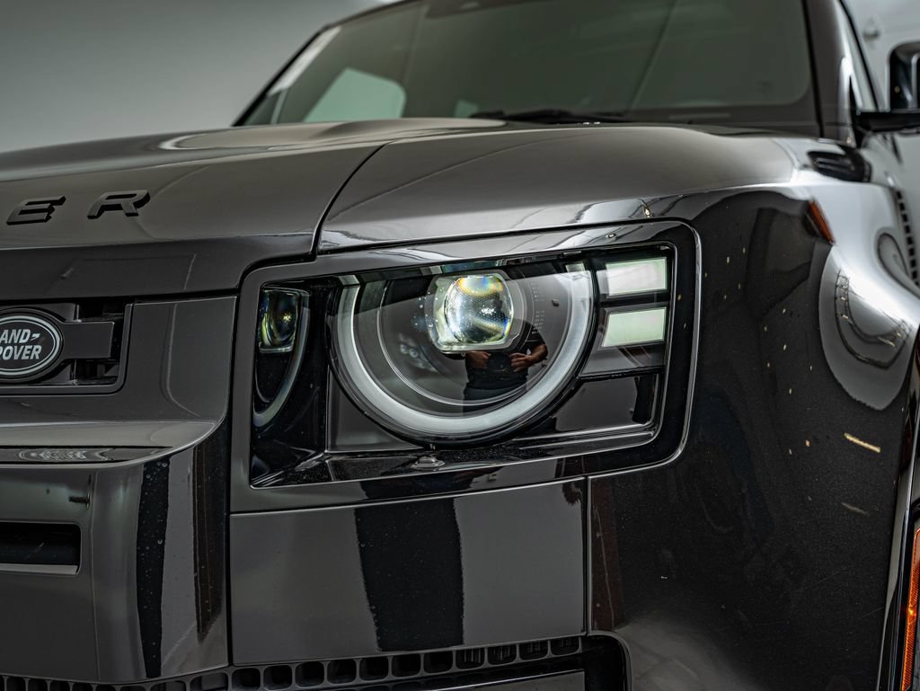 New 2026 Santorini Black Land Rover X-Dynamic SE image 13