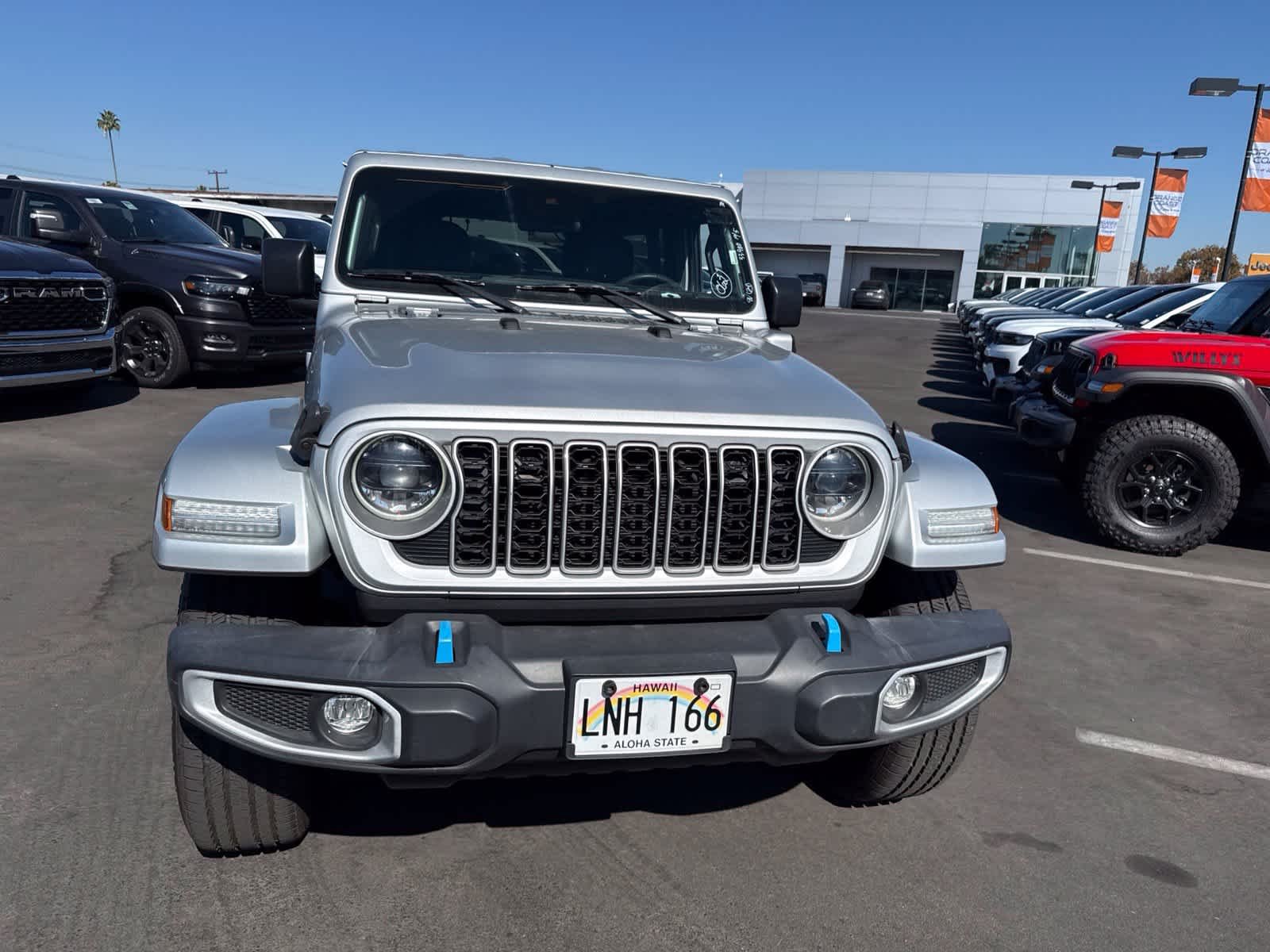 Used 2024 Silver Zynith Clearcoat Jeep Sahara image 5