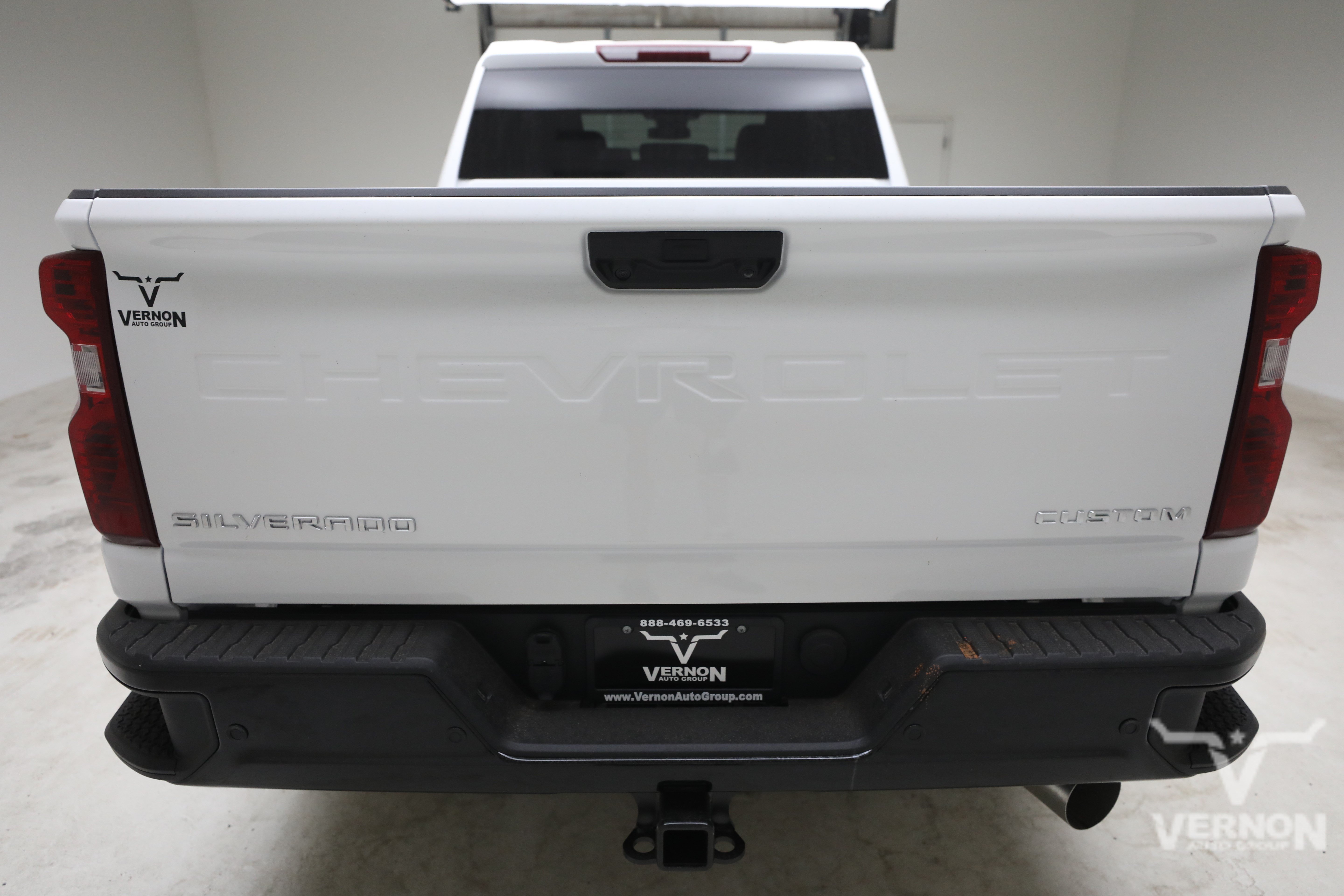 New 2026 Summit White Chevrolet N image 4