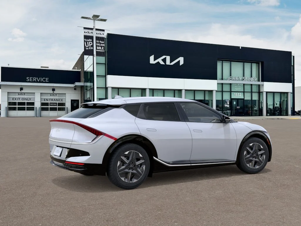 New 2026 Glacial White Pearl Kia LIGHT image 6