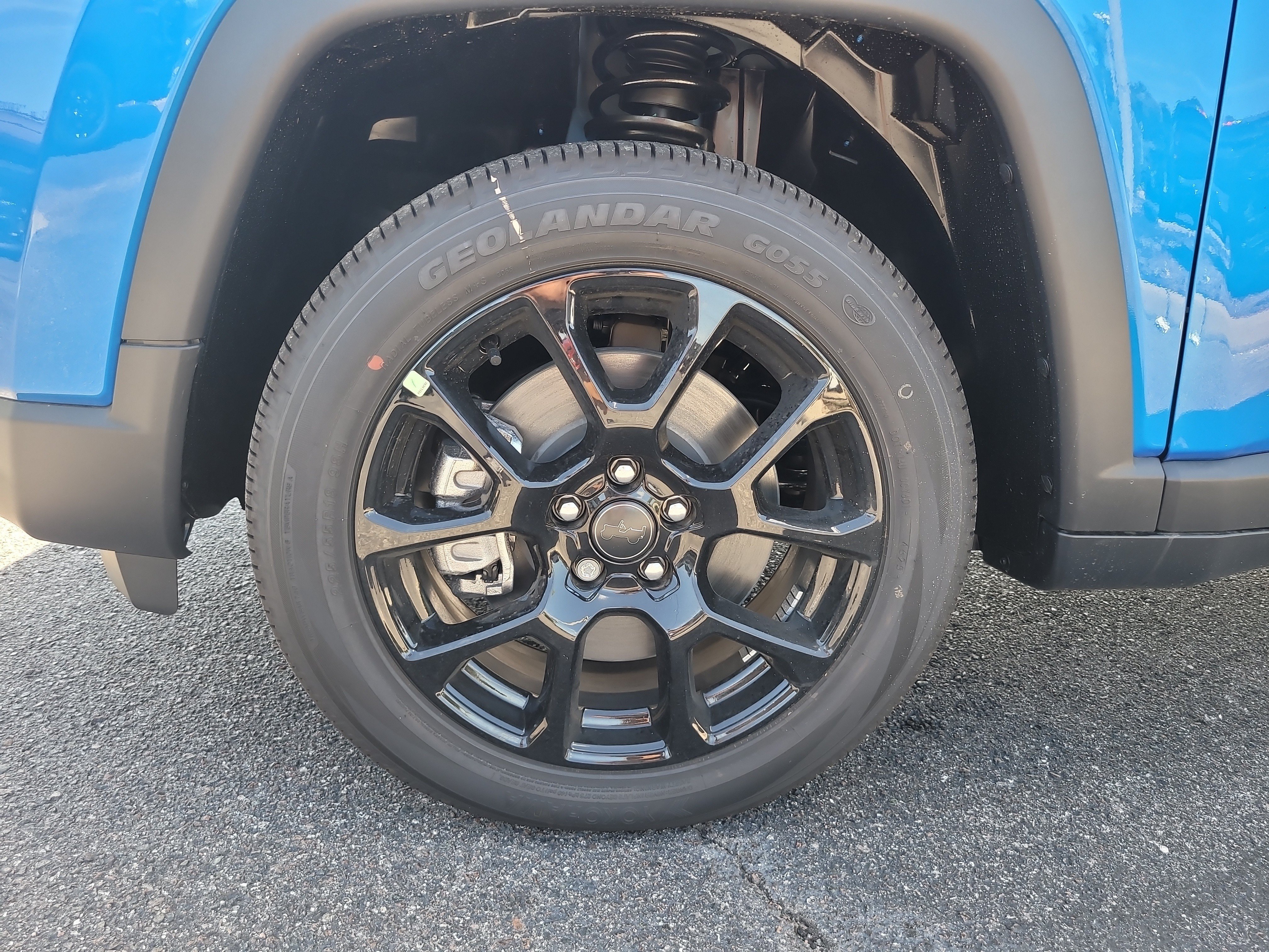 New 2026 Hydro Blue Pearl-Coat Exterior Paint Jeep Latitude Altitude image 10