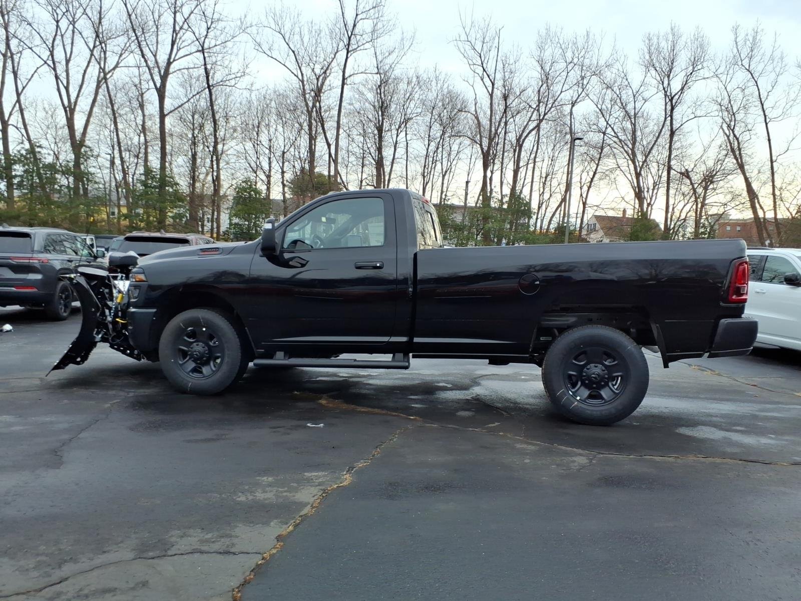 New 2026 Diamond Black Crystal Pearl-Coat Exterior Paint RAM Tradesman image 6
