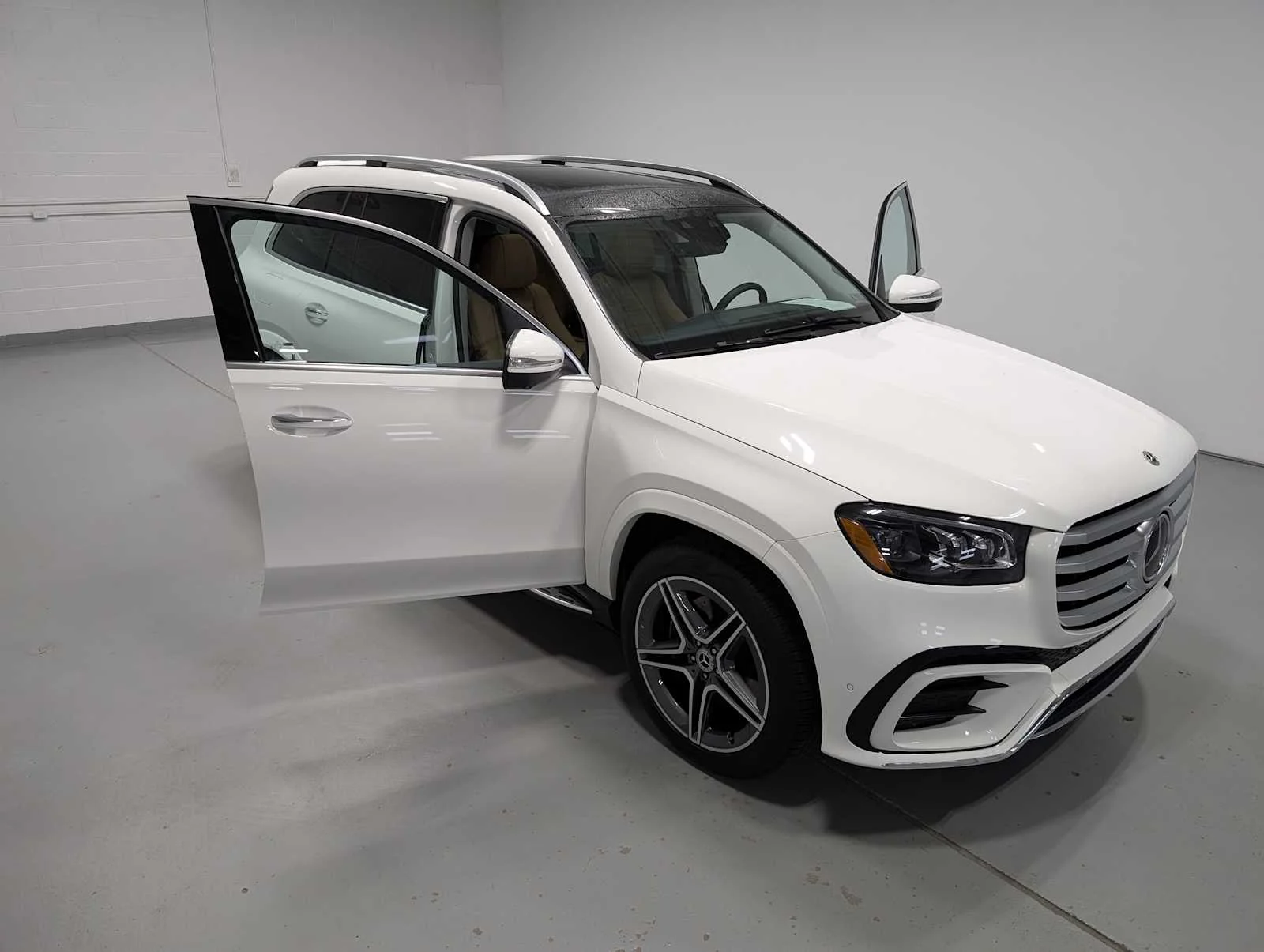 Certified Used 2026 Polar White Mercedes-Benz GLS 450 image 8